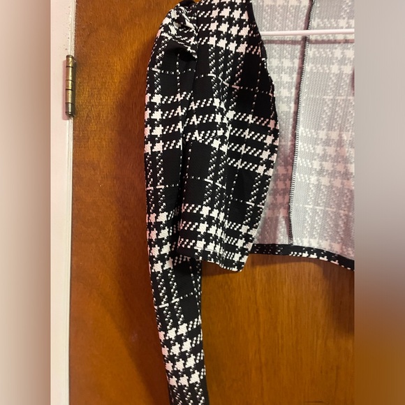 SOLD
SHEIN Plaid Print Puff sleeve cropped jacket - Picture 7 of 9